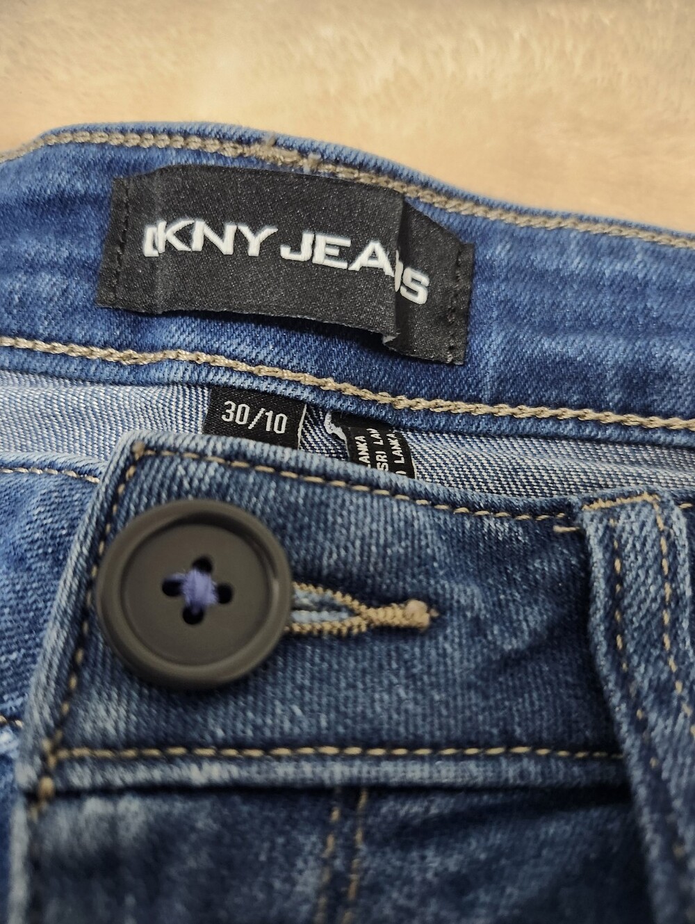 DKNY Mid-Rise Denim Jean Shorts Size 30 - Picture 7 of 7